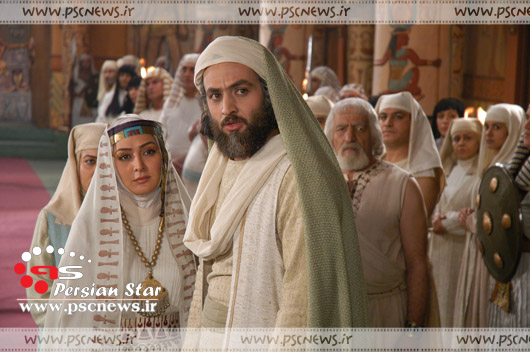 Nabi Yusuf didampingi Istrinya Asyat di Istana Akhenatun